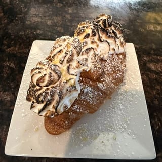 Lemon meringue croissant